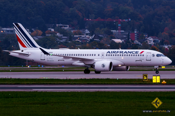 Airbus A220-300